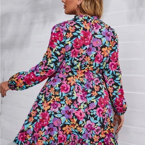 *NEW* SHEIN Dress - Picture 2 of 5